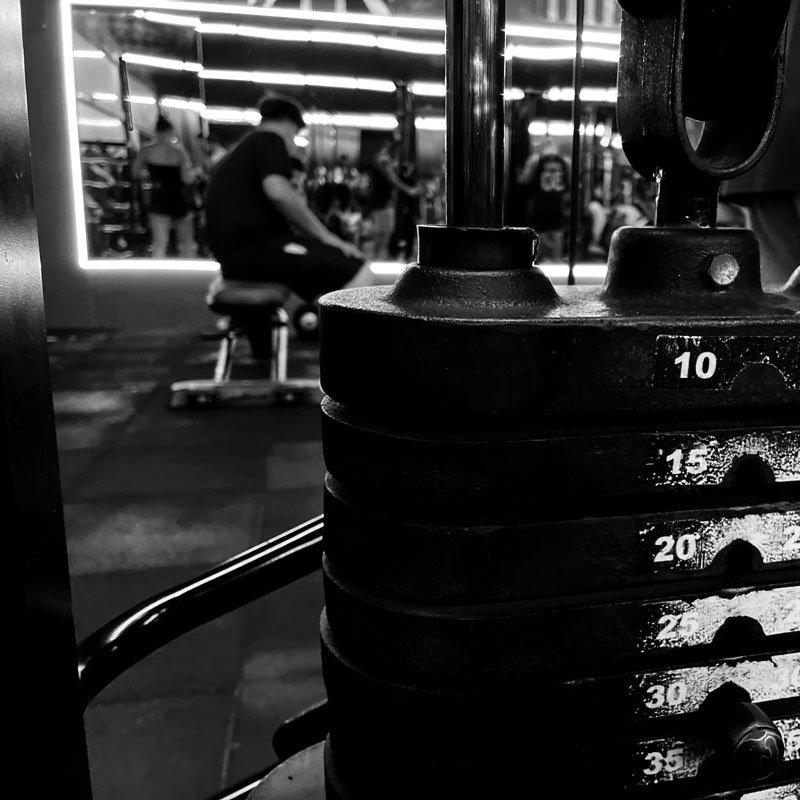 Academia Cosmópolis Triax Gym pesos